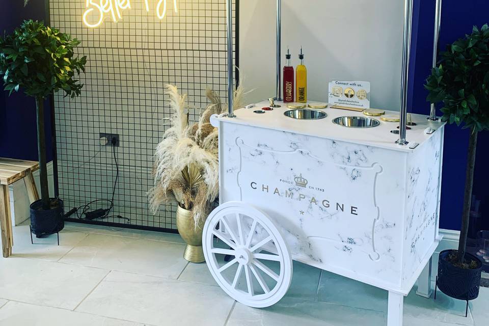 Champagne cart with frame