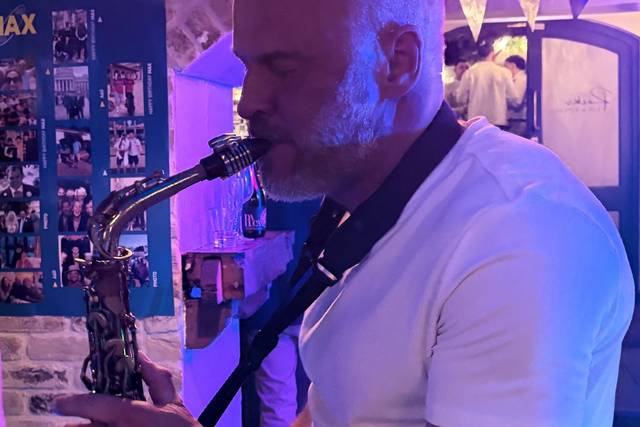 Live Sax