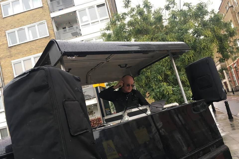 DJ