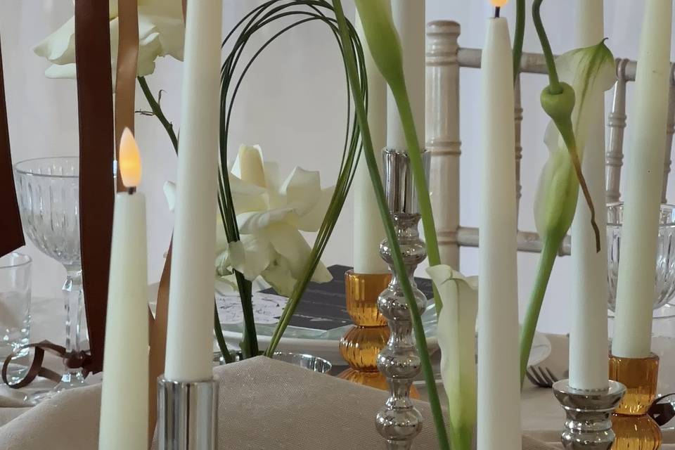 Minimalist table flowers