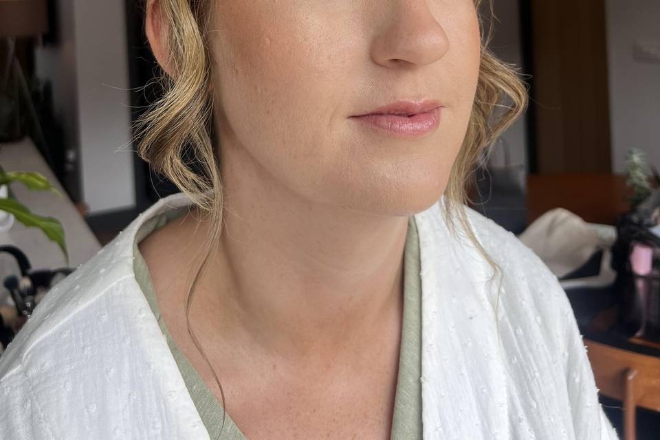 Natural bridesmaid