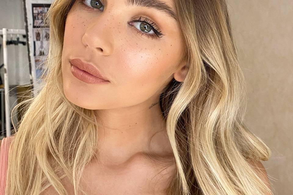 Glowing makeup