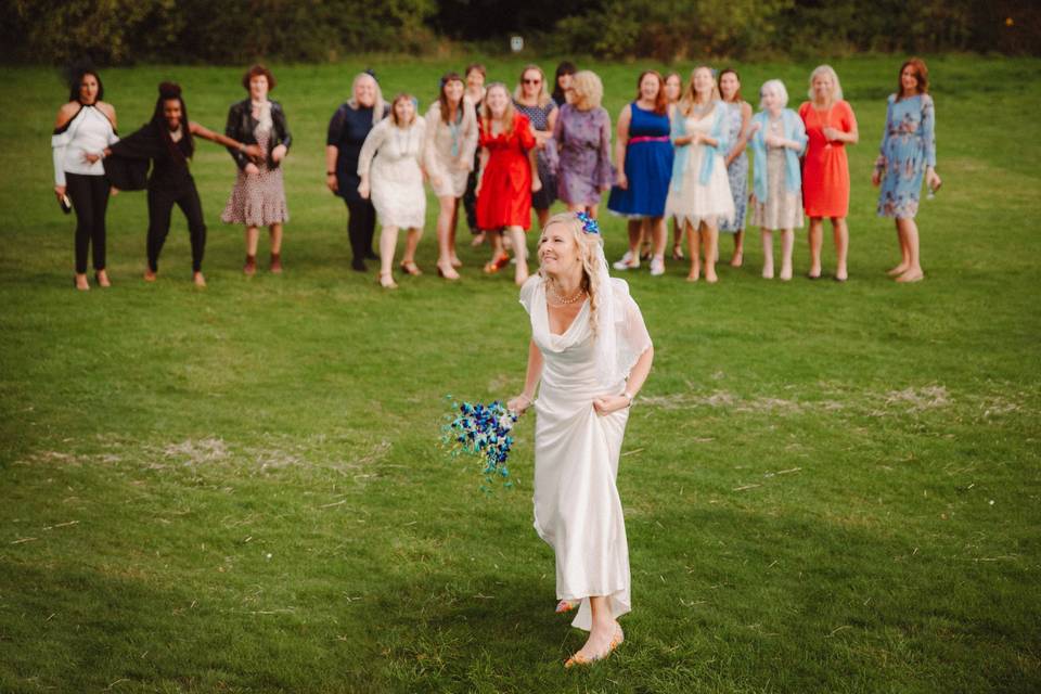 Bridal bouquet toss