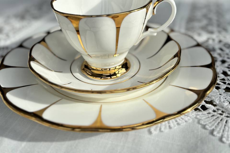 Stunning gold & white.