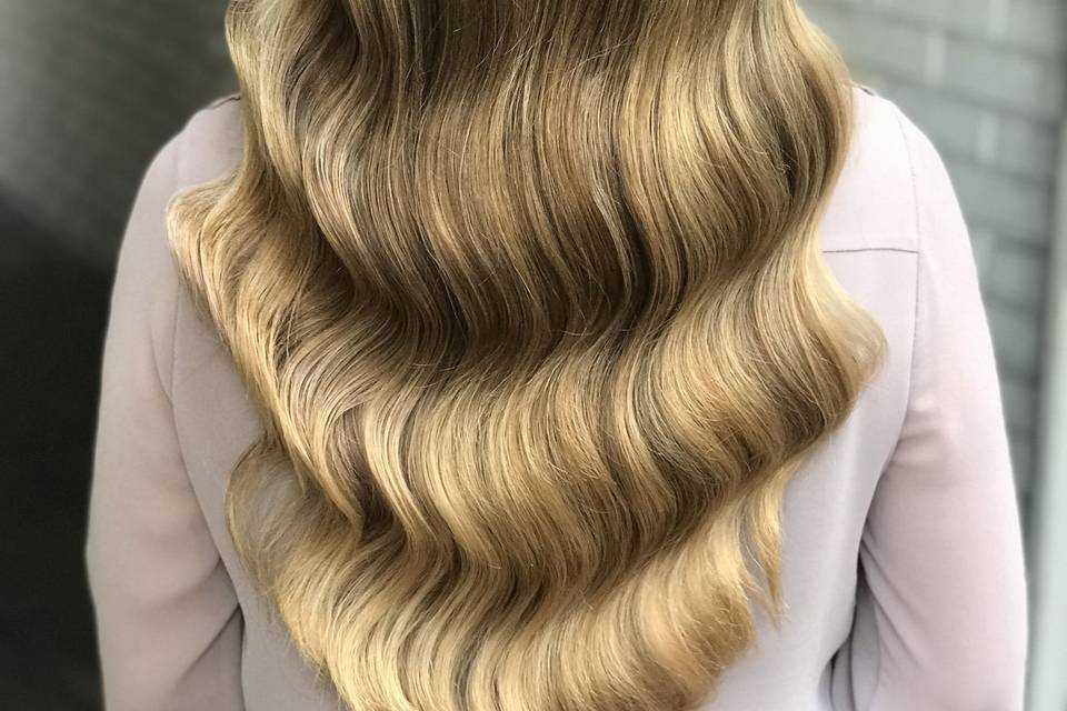 Elegant wavy hair
