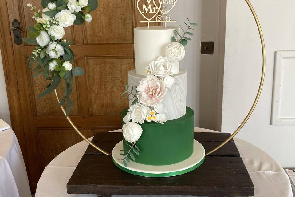 Emerald green & sugar flowers