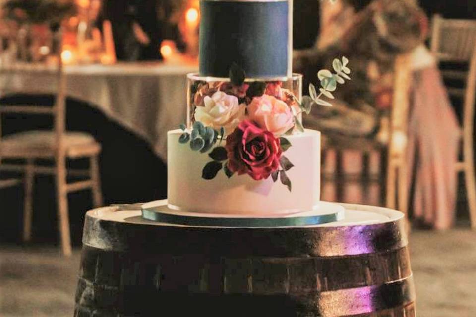 Wedding cake with acrylic tier