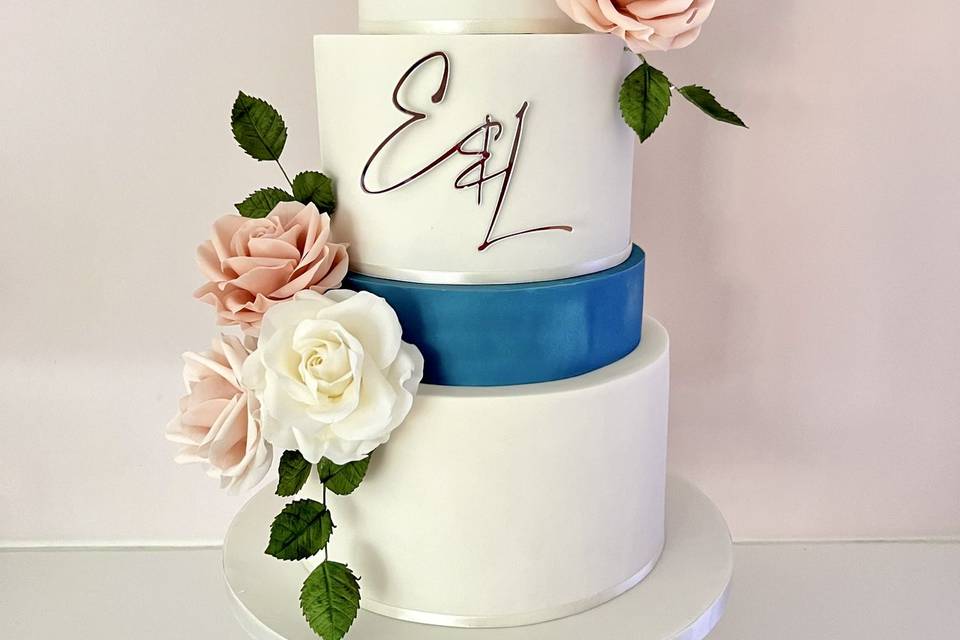 4 tier wedding cake