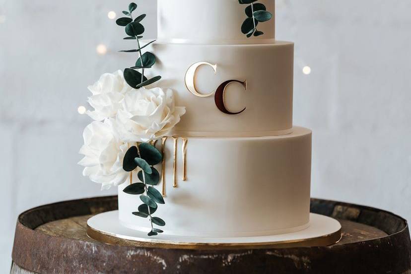 Wedding cake with gold drip
