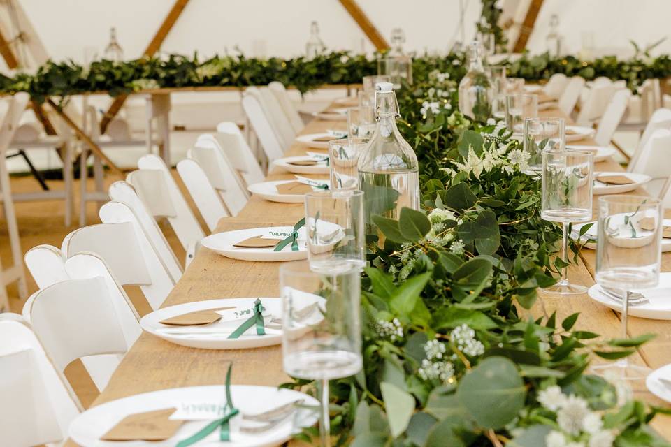 Table foliage garland