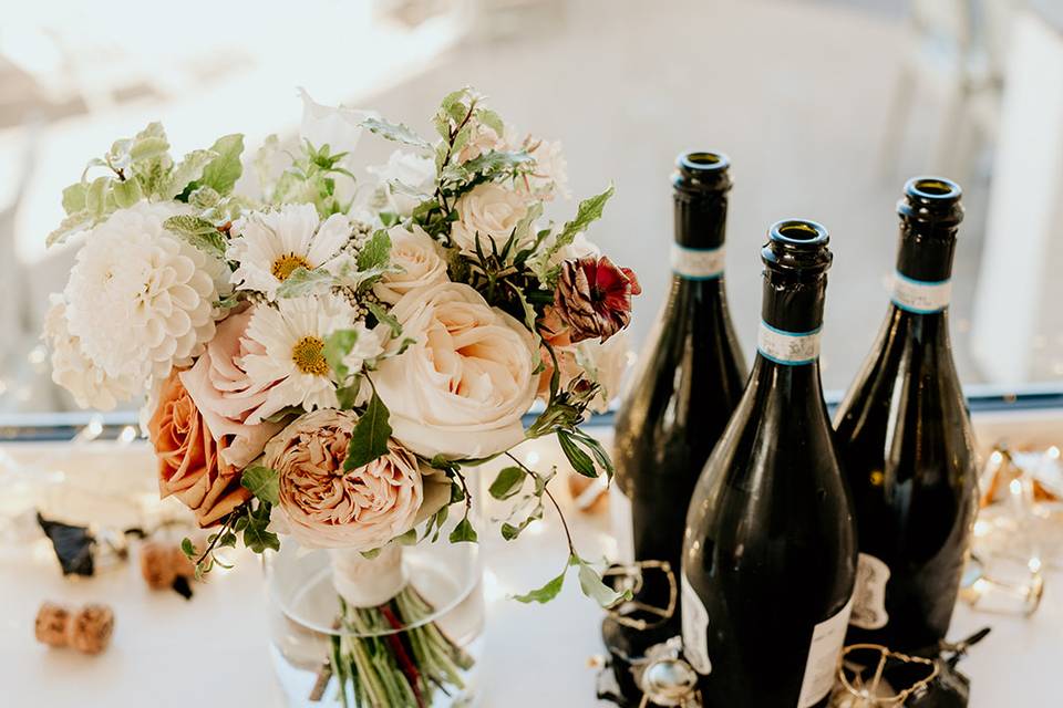 Bridal bouquet and fizz