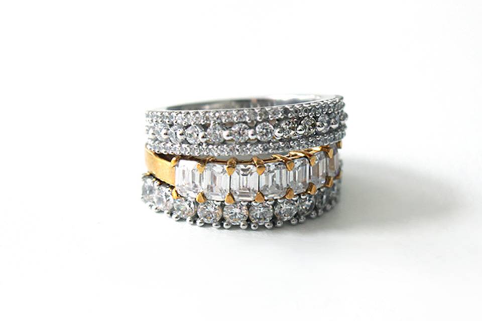 White gold diamond ring