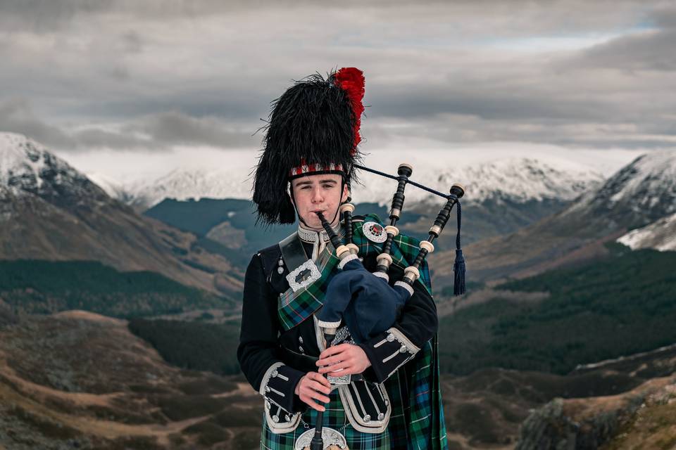 Glen the Scottish Bagpiper