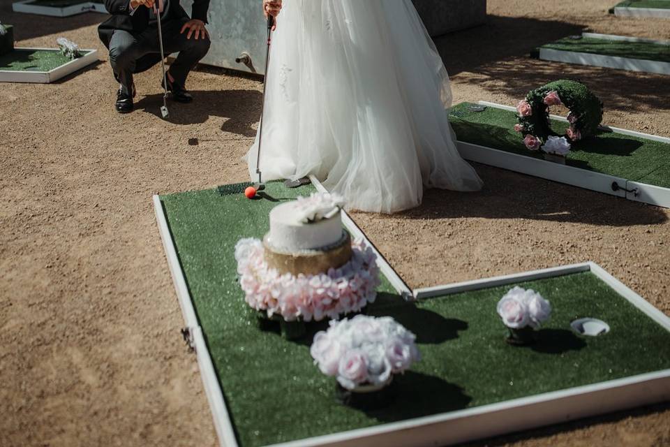 The cake wedding golf holw