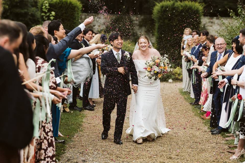 Confetti toss