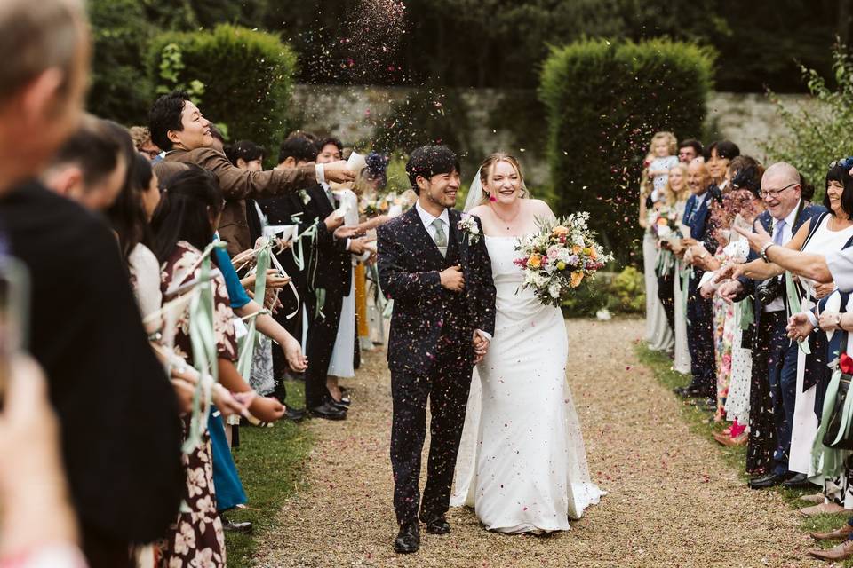 Confetti toss