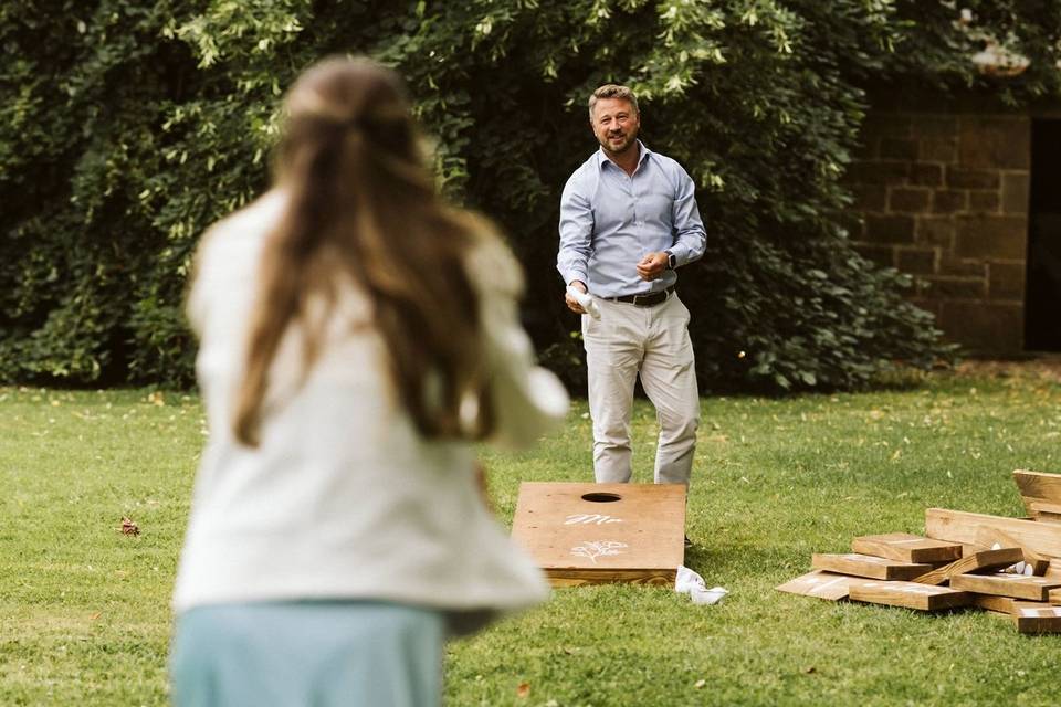 Cornhole toss
