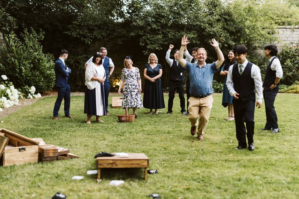 Cornhole toss