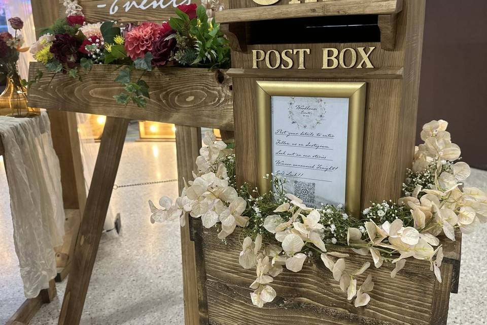 Oak post box