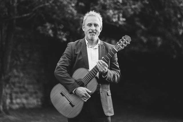 Paul Martin: Solo Acoustic Guitar