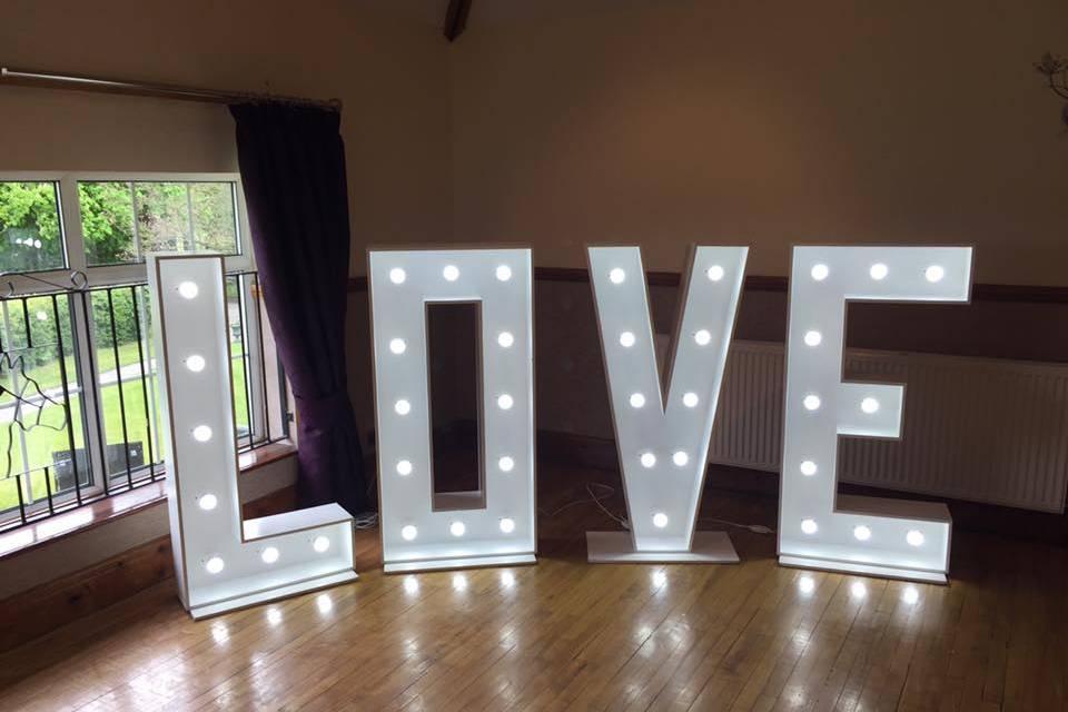 LED  LOVE letters