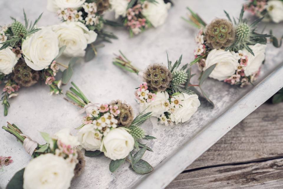 Rustic country buttonholes