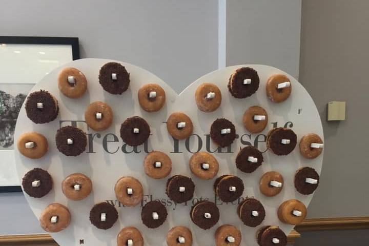 Heart-shaped doughnut wall