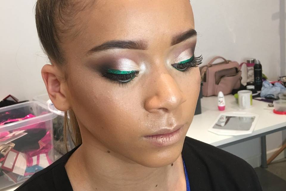 Pearl an brown smokes green