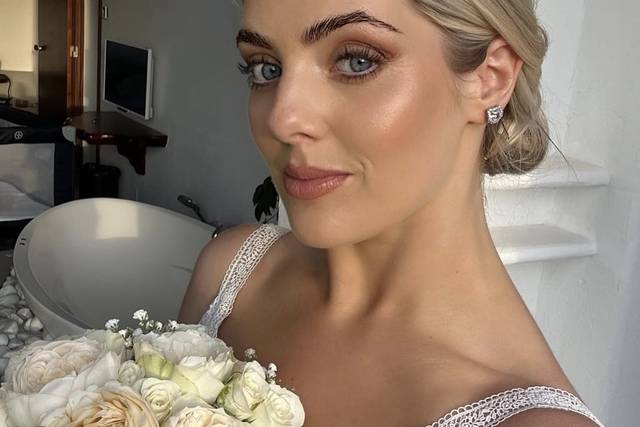 Glowing skin, soft but enhance