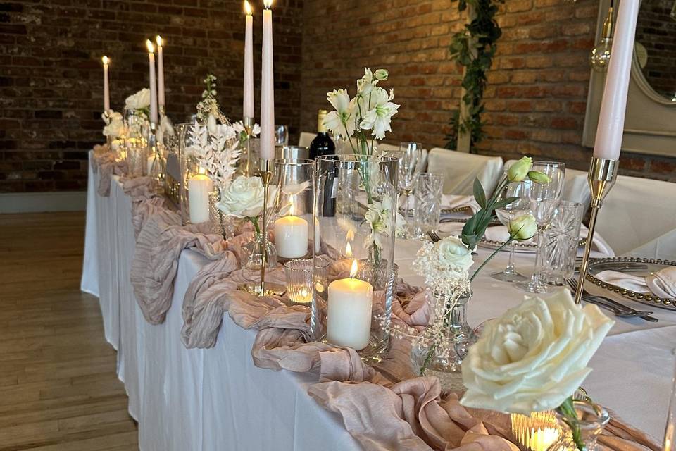 Classic and elegant top table