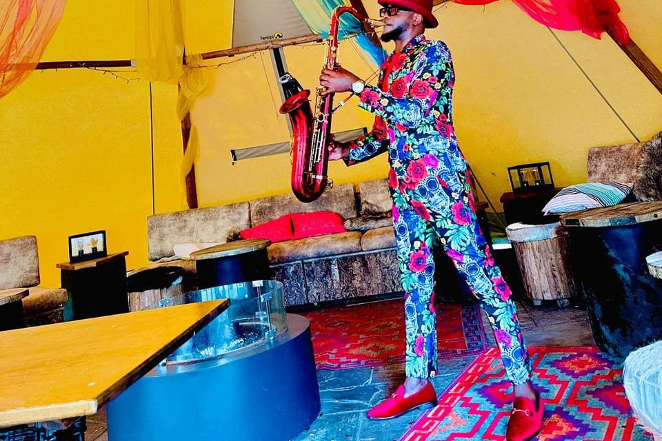 Show Saxophonist