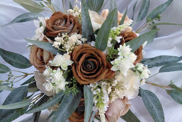 Messy neutral bouquet