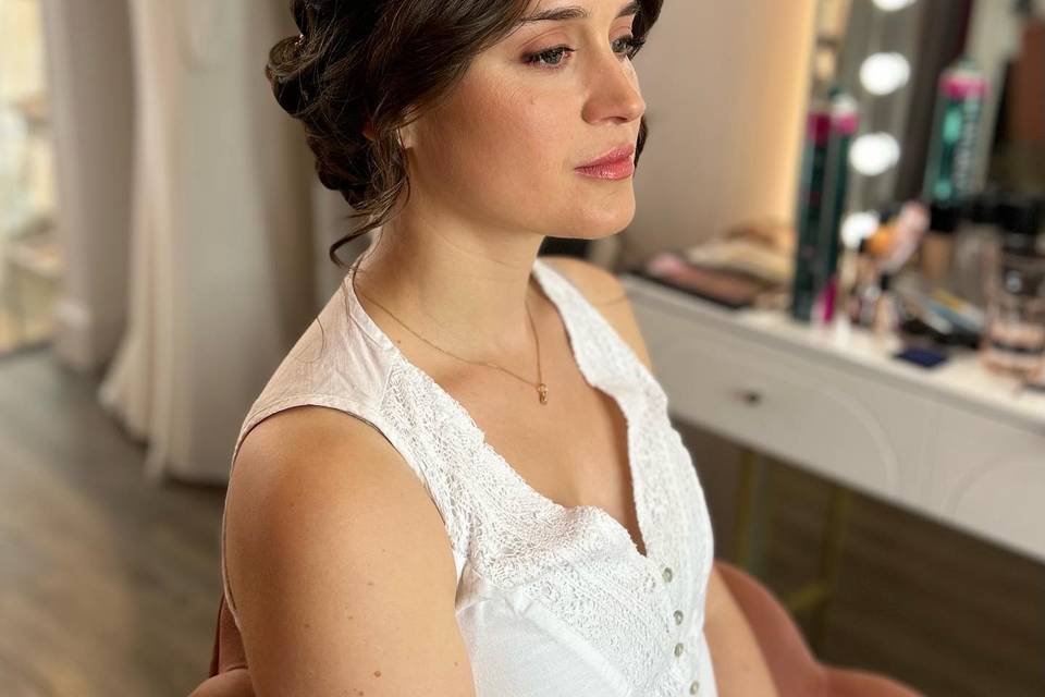 Bride’s makeup and hair