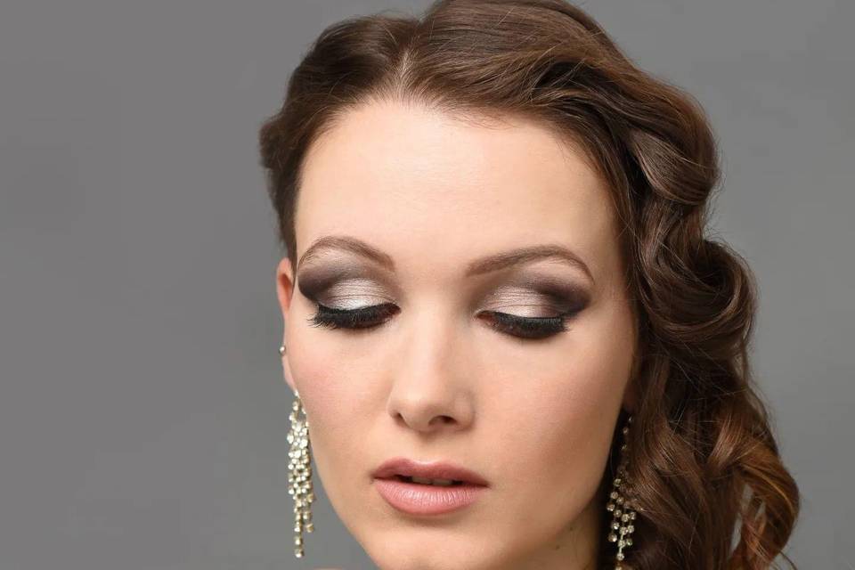 Bridal glam makeup and curled