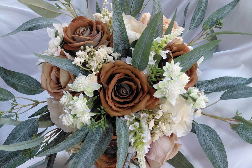 Messy neutral bouquet