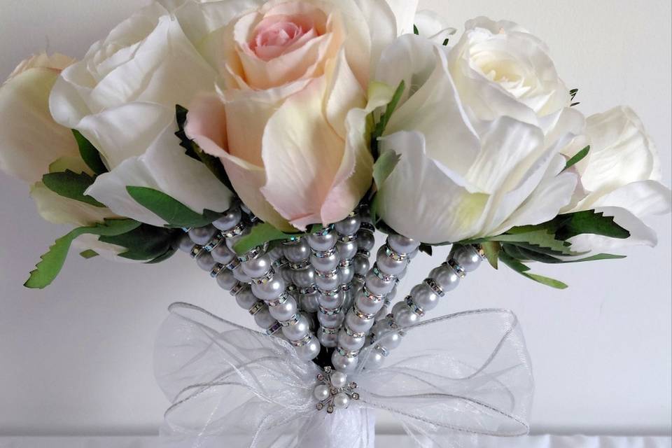 Pearl stem silk rose bqt