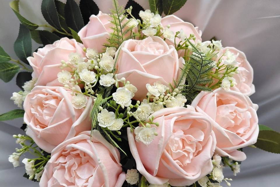 Real feel and look globe rose