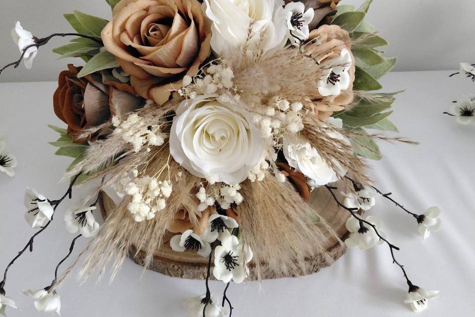 Neutral silk and velvety roses