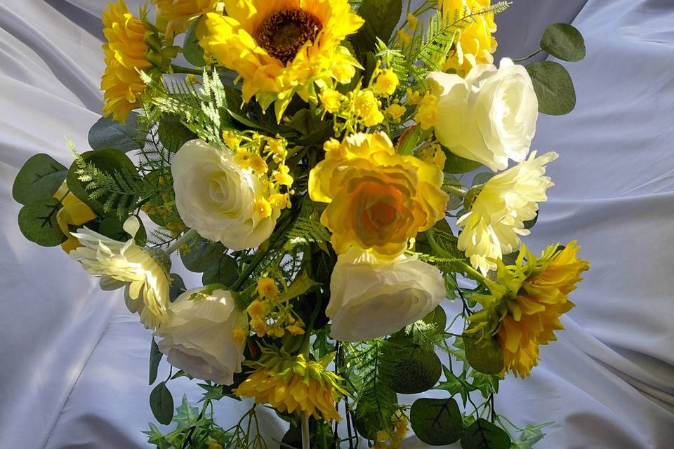 Cascading sunflower bouquet