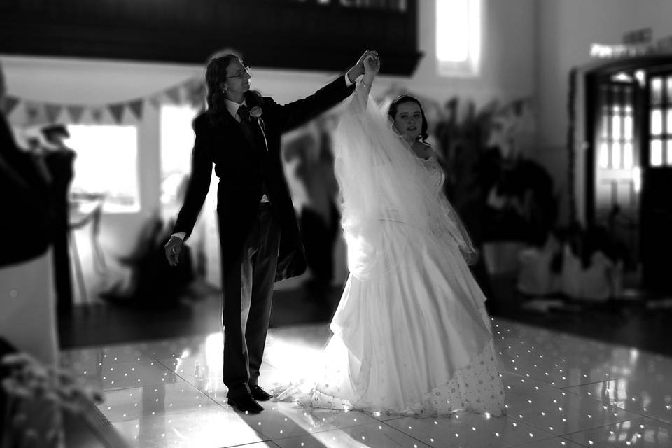 Newlyweds take to the dance floor