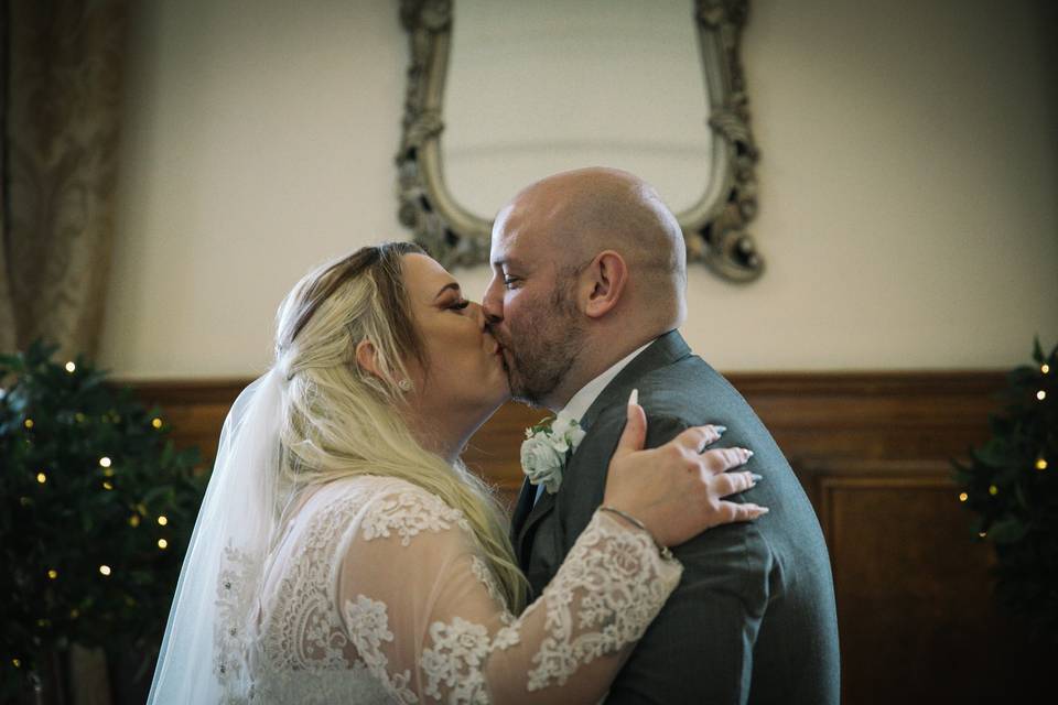 Wedding Kiss