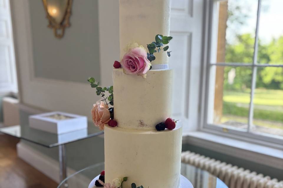 Semi-naked cake with flowers