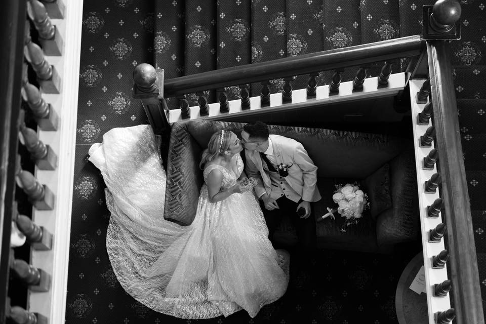 Kiss under the stairs