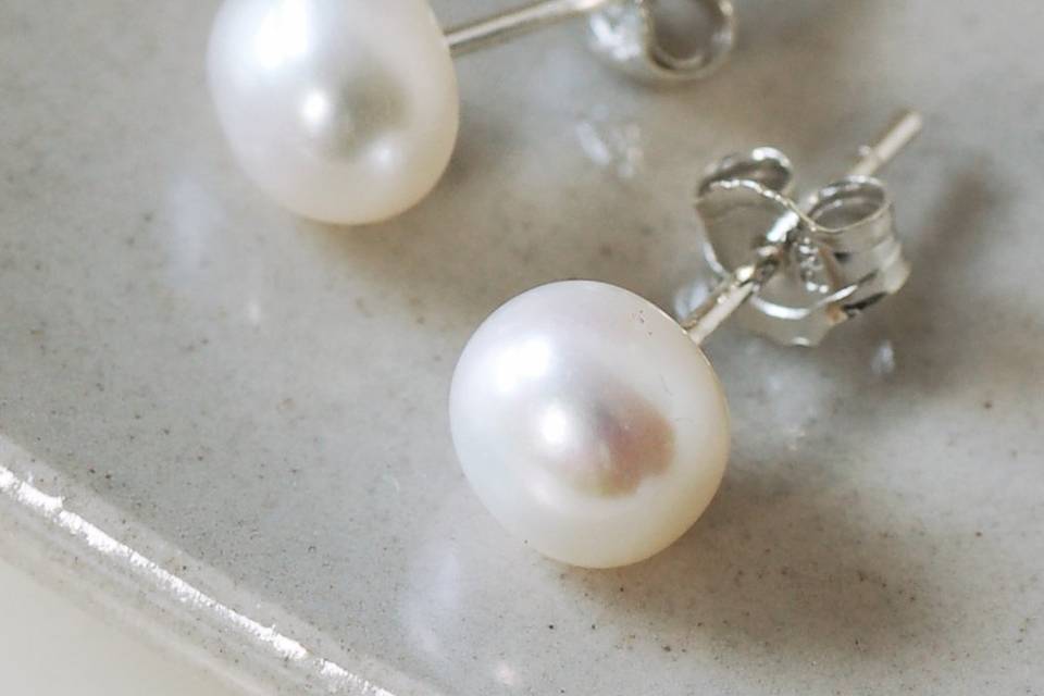 Ivory pearl stud earrings