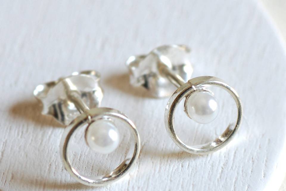 Pearl and loop earrings