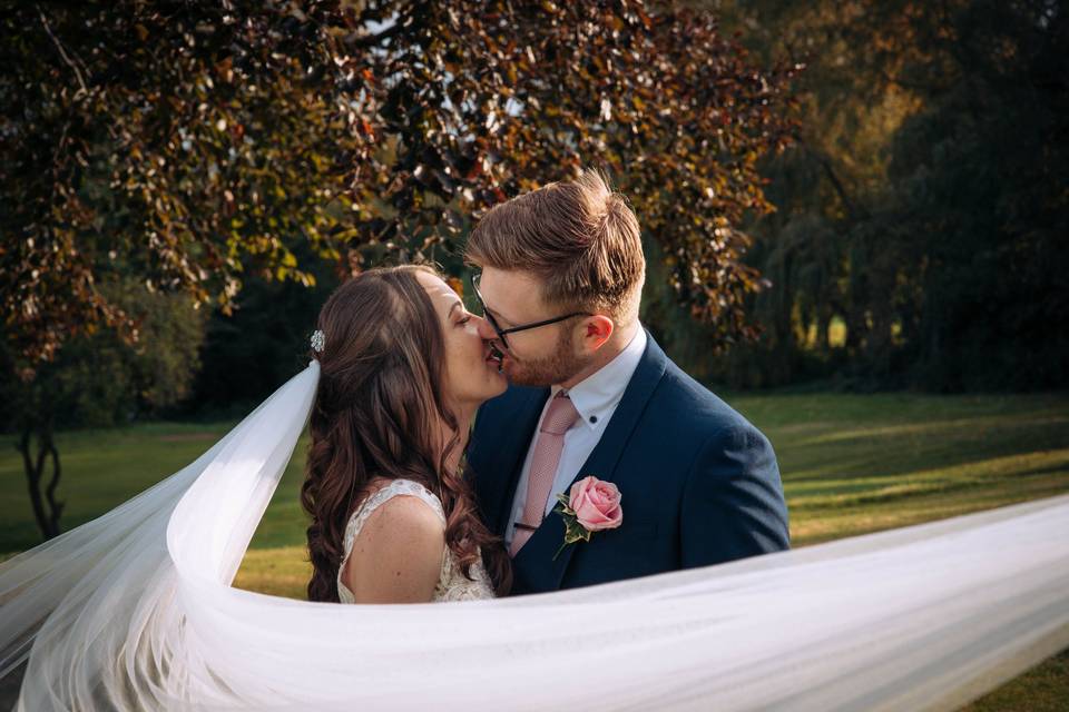 Newlyweds kissing - Zara Davis Photography