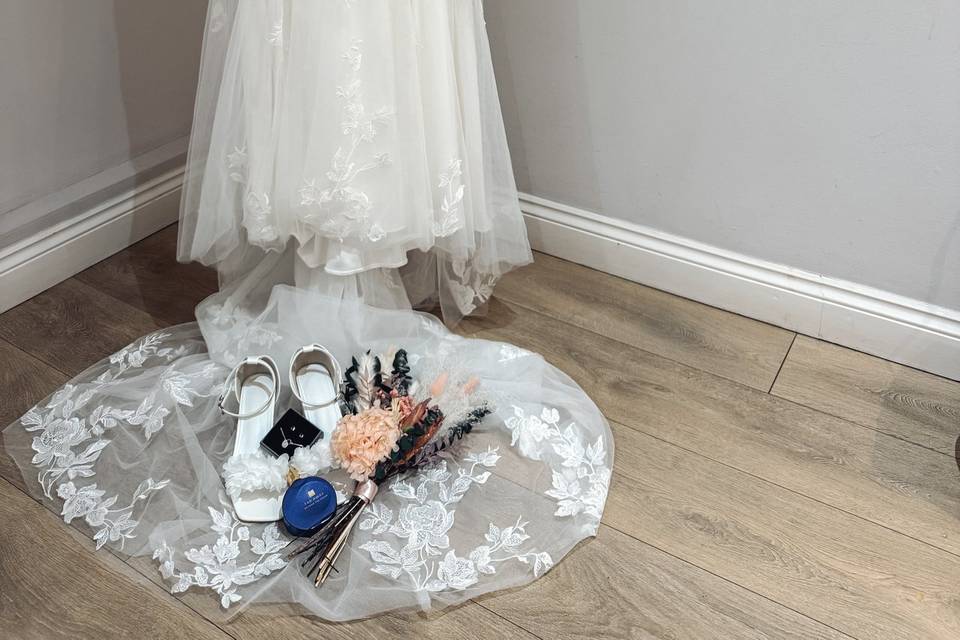 A moment for the dress.