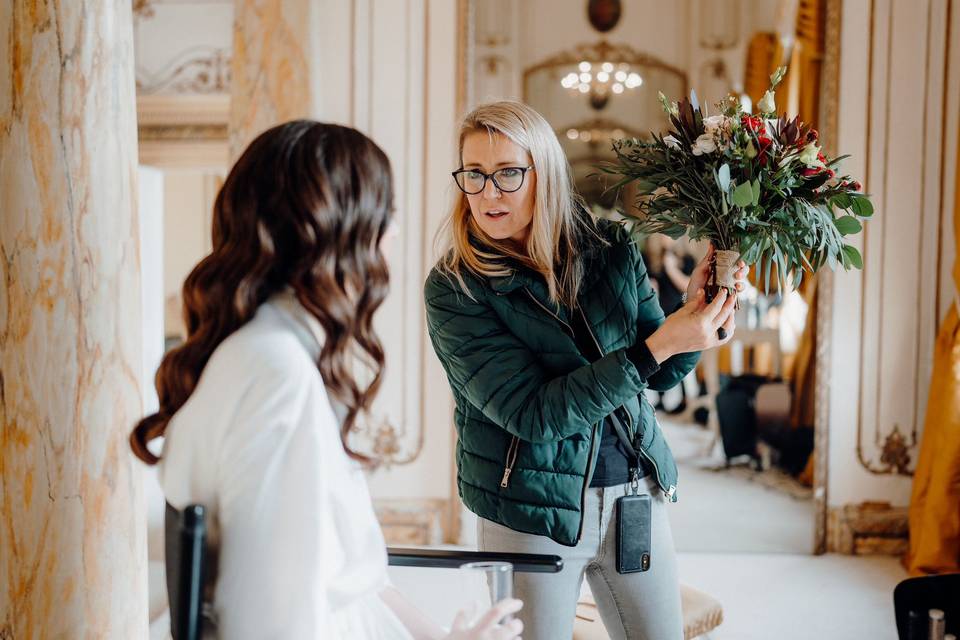 How to hold your bouquet