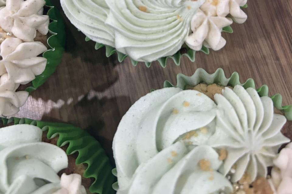 Vanilla wedding cupcakes