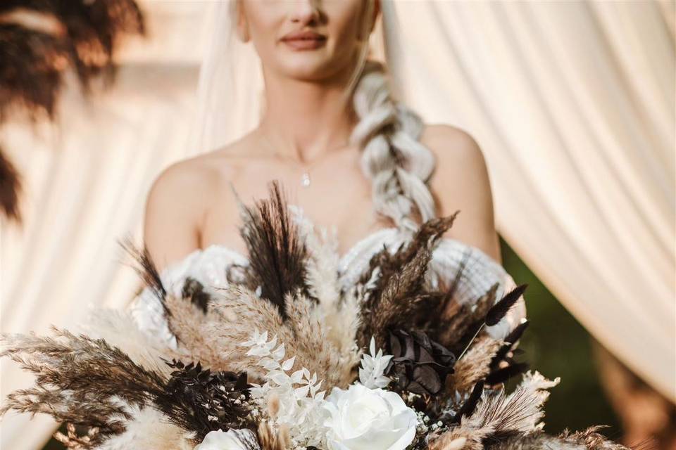 Dried pampas bridal bouquet